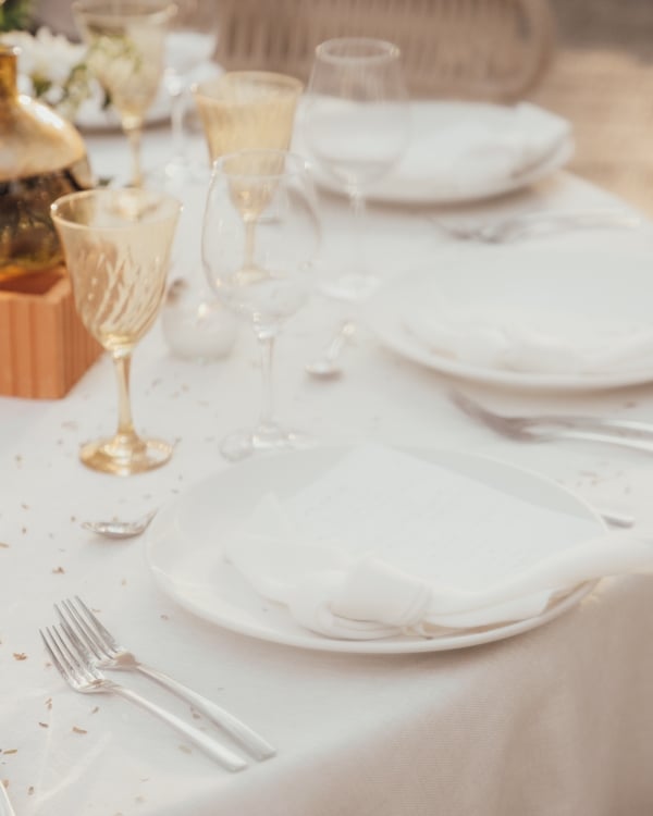 A white tablecloth reception